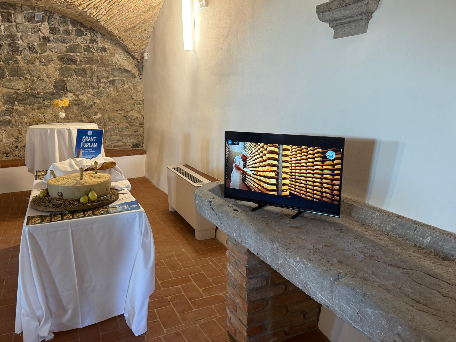 Forma di Grant Furlan e video Naturalmente al Castello di Colloredo, rinfresco Civiform