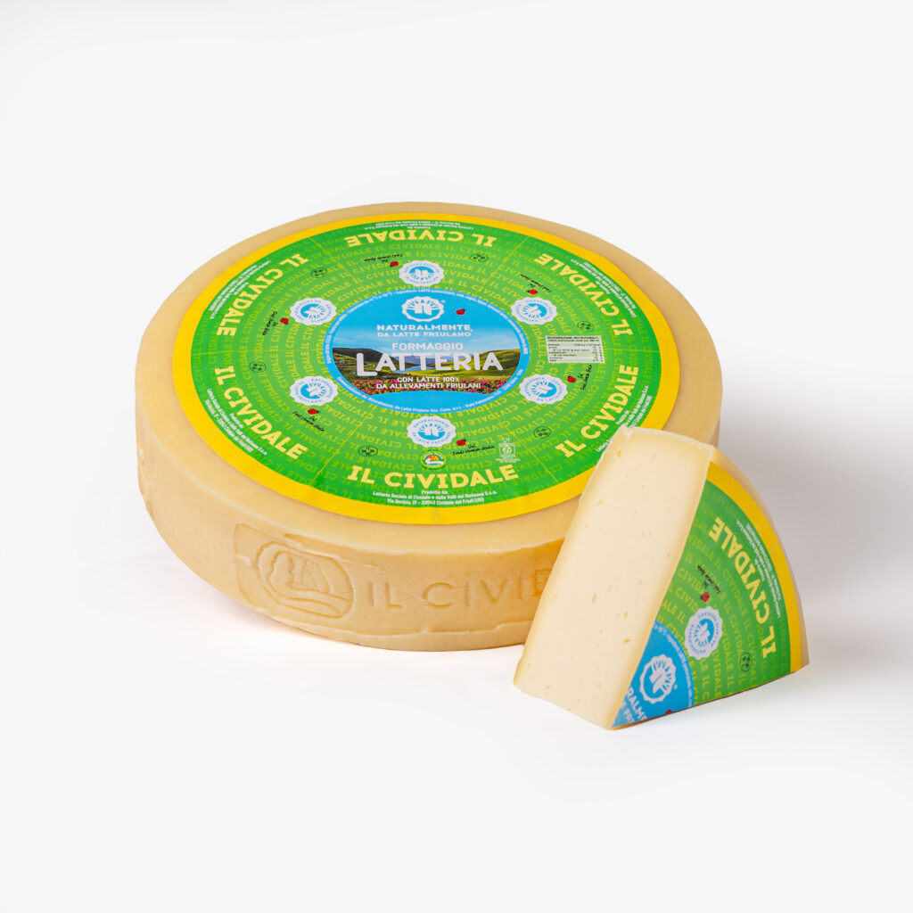 Formaggio Latteria Il Cividale, forma intera e spicchio