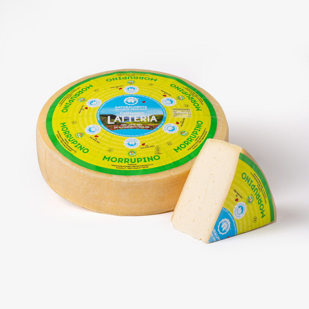 Formaggio Latteria Morrupino, forma intera e spicchio
